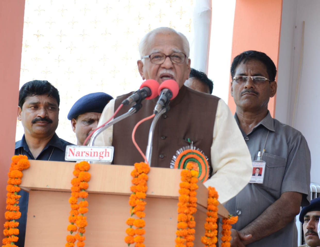 Governor said in Mau Samajwadi ideology SP country capital