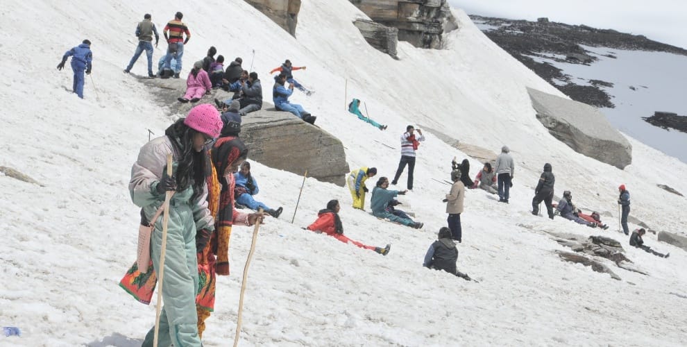 Fresh snowfall at rohtang pass manali