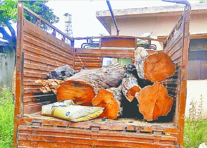 smugglers firing with forest workers in haridwar