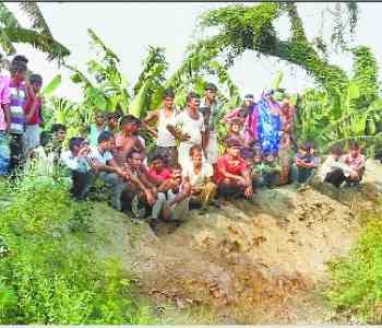 Adolescent found dead in Mothri canal