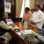 वित्त मंत्री के साथ प्रतिनिधि 