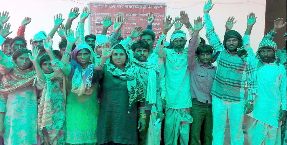 Karaana in capture the cemetery, the youth reached the tehsil leaving the dead body