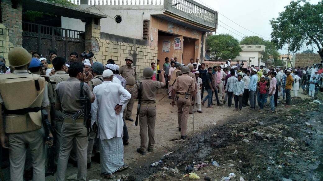 Attack on police in Muzaffarnagar, police fired in the bike, police force deployed