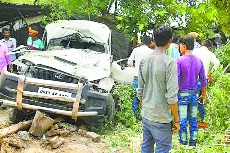 two died and seven injured in an accident returning from vaishno devi