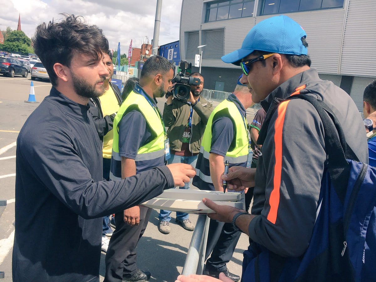 ICC Champions Trophy 2017: MS Dhoni, Virat Kohli delight fans after net sessions