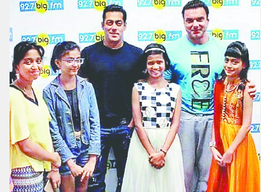 Actor Salman Khan give best wishes to Gorakhpur's girl