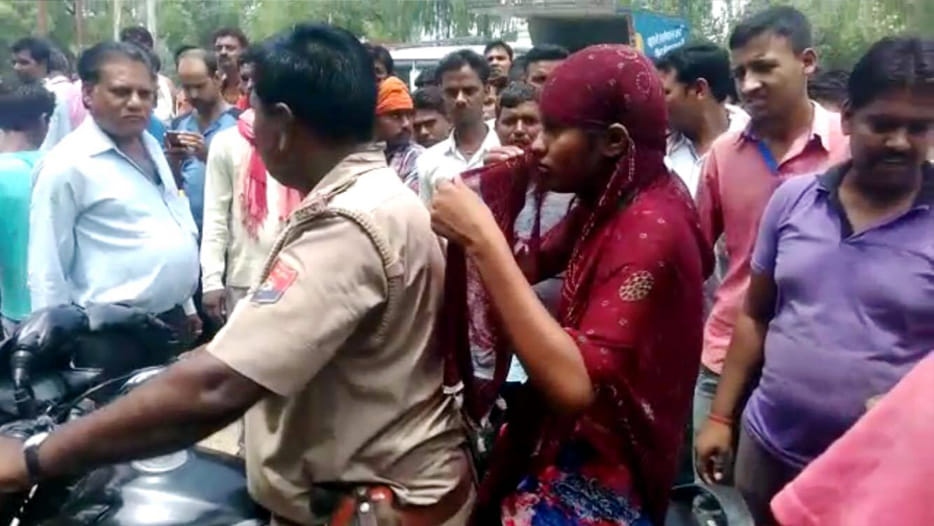 girlfriend arrest with gun in kanpur