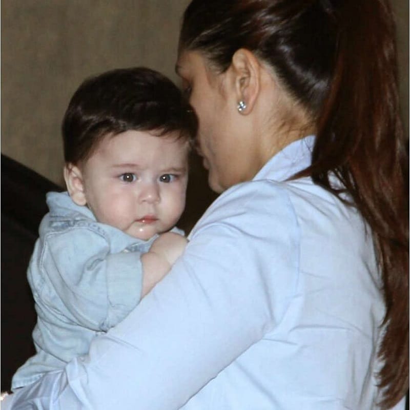 taimur ali khan and kareena kapoor khan  at tusshar kapoor son laksshya birthday party