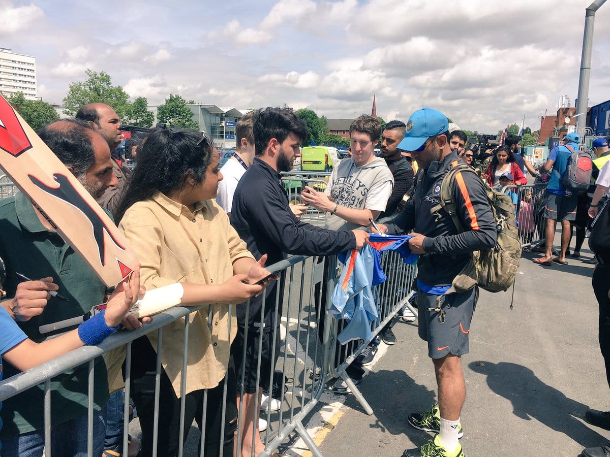 ICC Champions Trophy 2017: MS Dhoni, Virat Kohli delight fans after net sessions