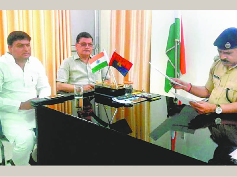  former minister pavan pandey got threatened.