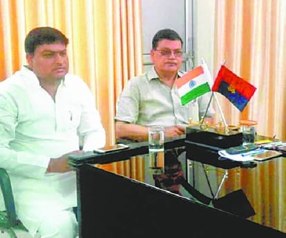  former minister pavan pandey got threatened.