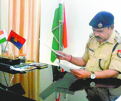  former minister pavan pandey got threatened.