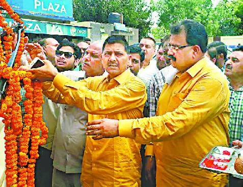 Traveling from Nawabganj and Bisalpur to Delhi is easy