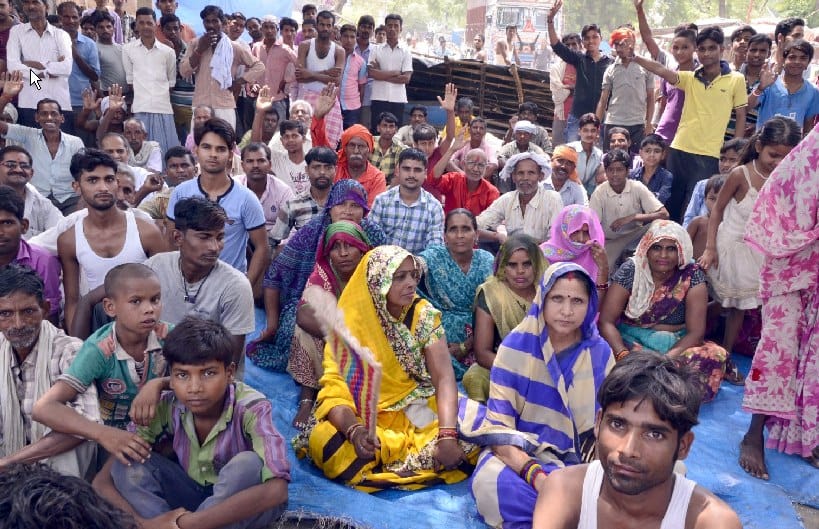 Villagers flounder without electricity Jam protest