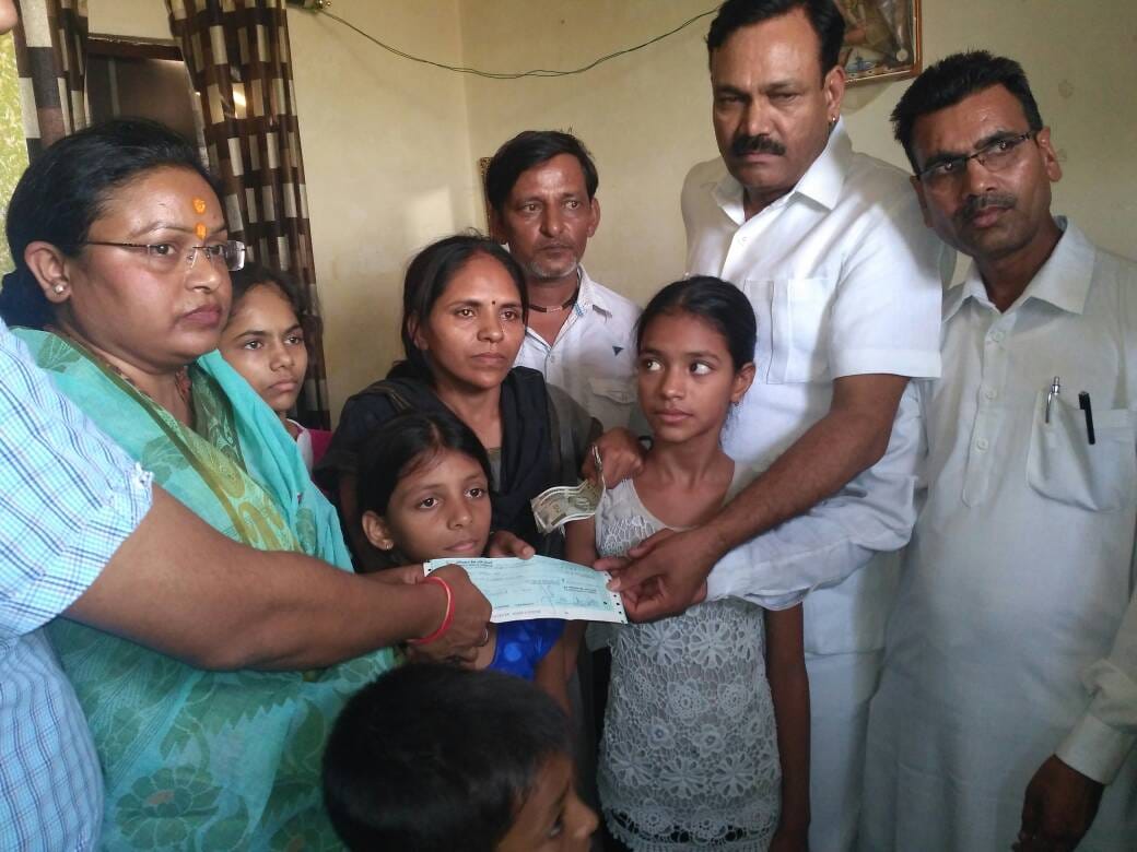 agra administration gave economic relief to aarti sharma