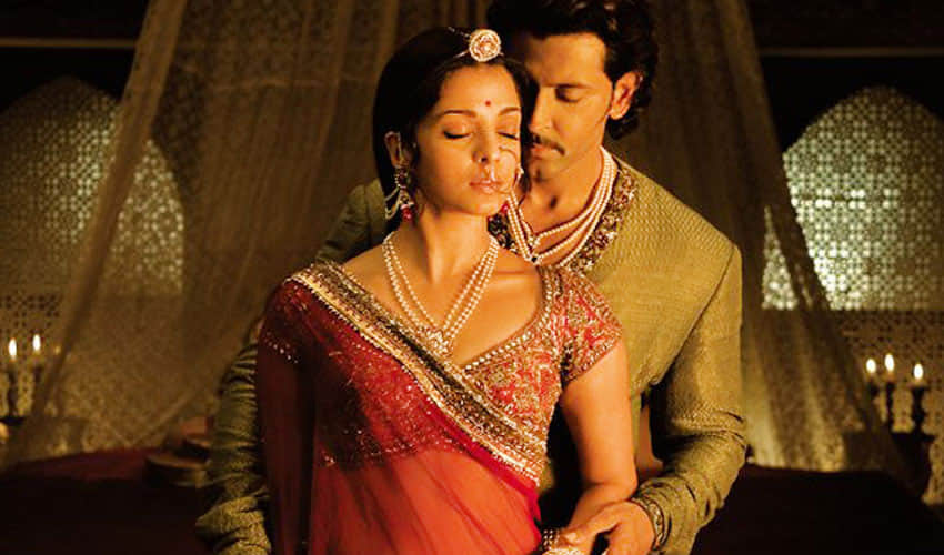 Not only Manushi Chhillar these actresses also won the hearts of fans in a royal look