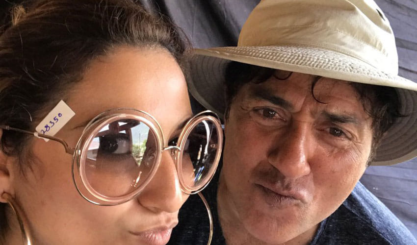 sunny deol shares selfie takig pout from the set of pal pal dil ke paas