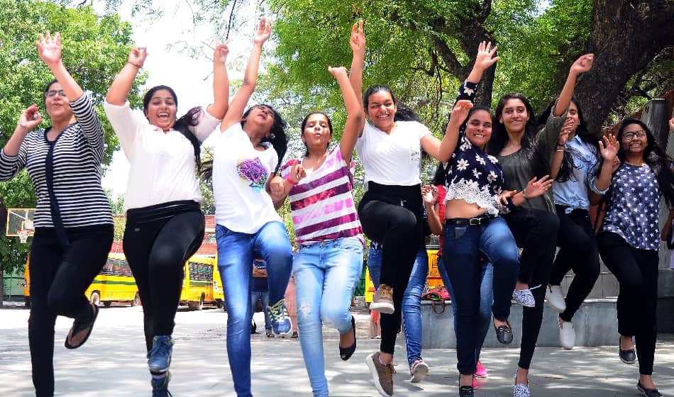 CBSE 10th 2017 result passing students celebration