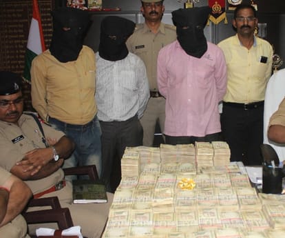 1 crore old currency seized by lucknow gazipur police