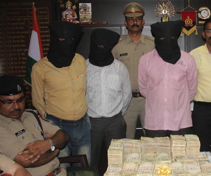 1 crore old currency seized by lucknow gazipur police