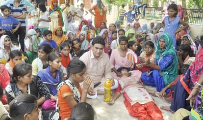 students faint sitting on dharna for school upgradation in faridabad 
