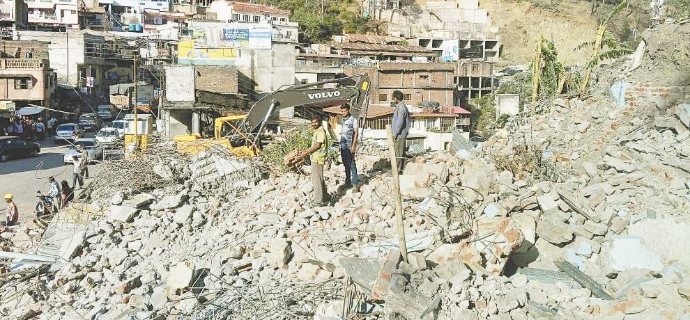 पानी के पाइप टूटने, शिफ्ट करने का जिम्मा कंपनी पर