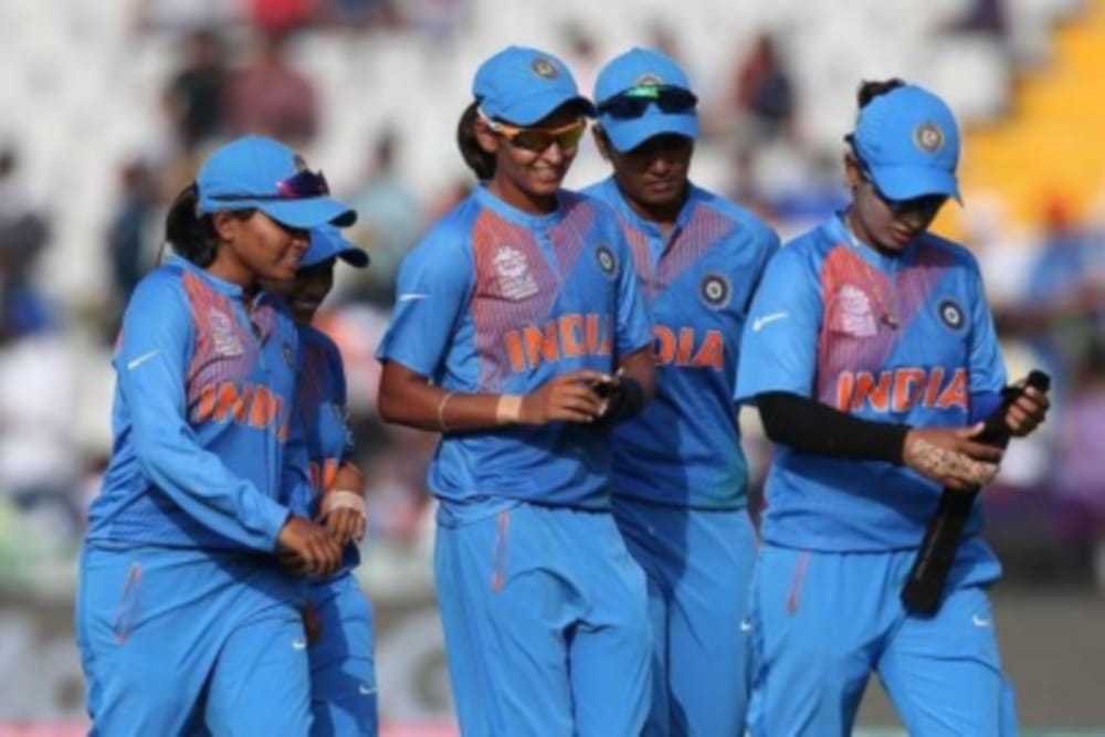 India beat England by 35 runs, opener Smriti and Poonam shone in victory