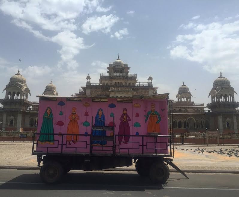 paint on mobile toilets in jaipur