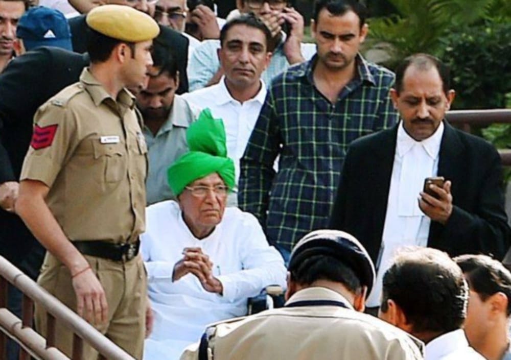 delhi high court issue notice to delhi government over om prakash Chautala parole petition