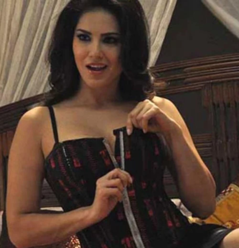 sunny leone reached haridwar ghat 