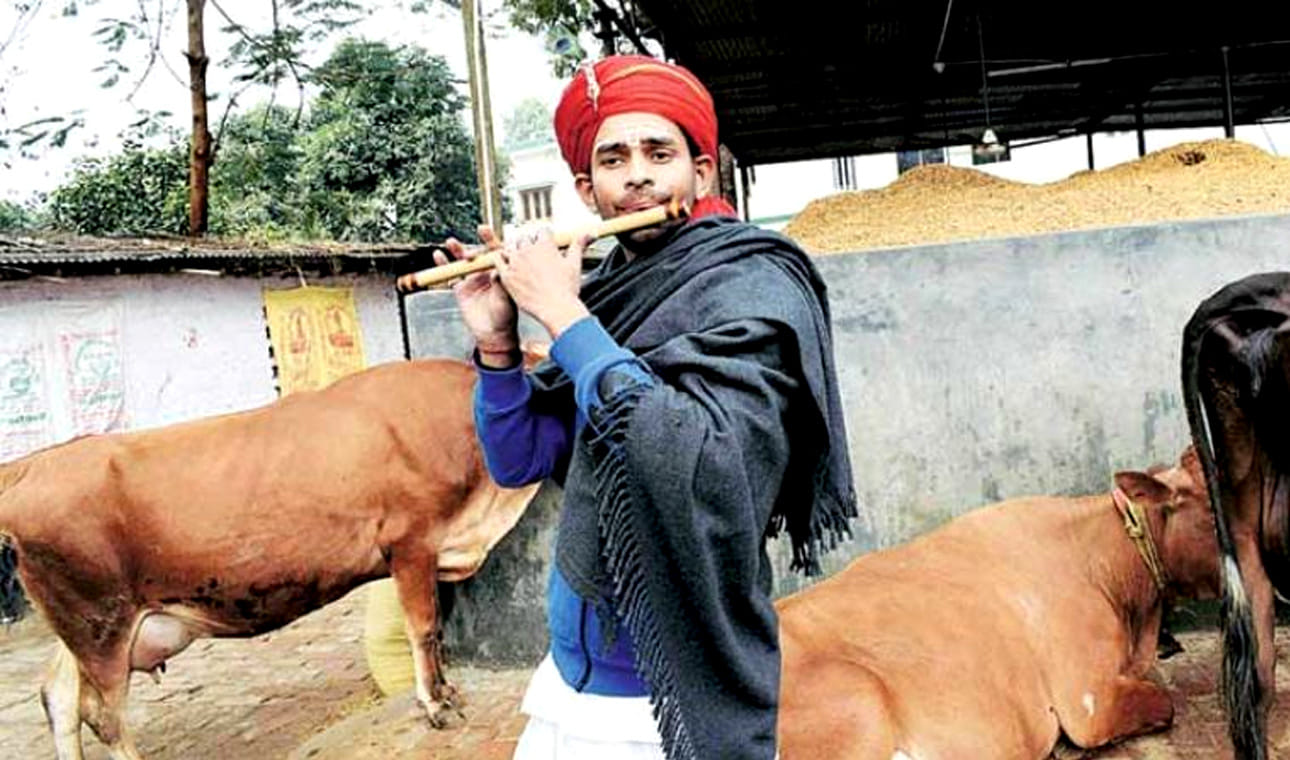 Tej pratap yadav worship at kashi vishwanath temple
