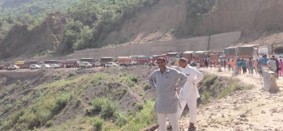 Thirteen hour traffic jam on national high way twenty one kiratpur ner chowk four lane