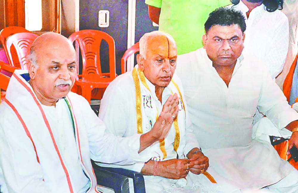 VHP demanded that the government should stop recruiting Kashmiri Muslims into the armed forces