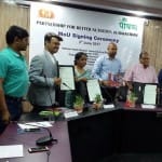 एमओयू पर हस्ताक्षर के दौरान चिकित्सा मंत्री कालीचरण सराफ एवं अन्य अधिकारी    