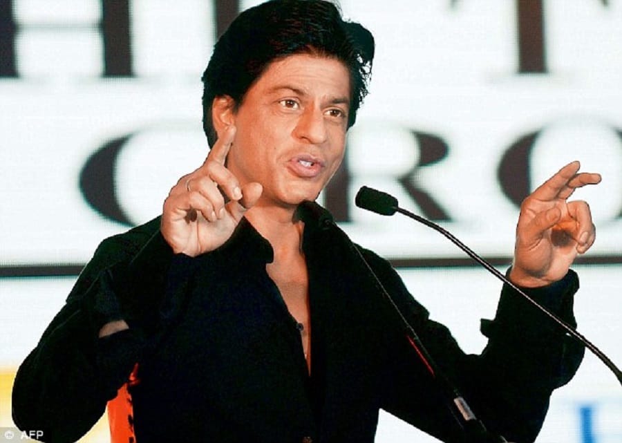 shah rukh khan loses temper at anchor during shooting in dubai video viral 