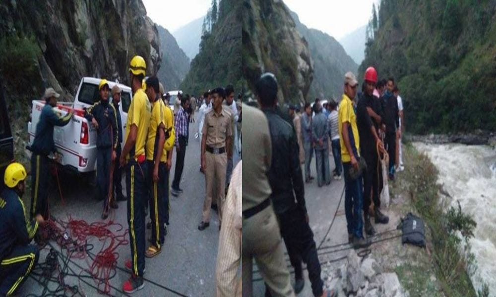 photos of max fell into ditch in uttarkashi