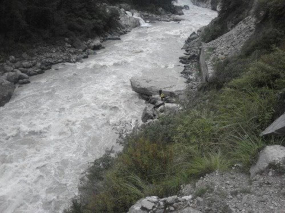 photos of max fell into ditch in uttarkashi