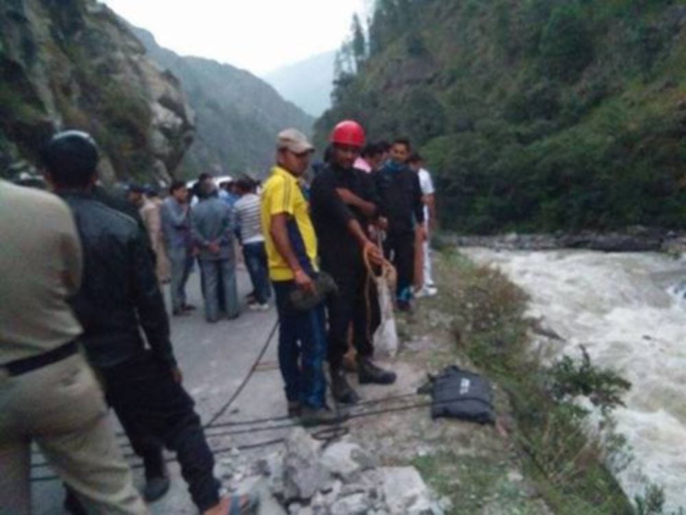 photos of max fell into ditch in uttarkashi