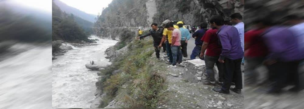 photos of max fell into ditch in uttarkashi