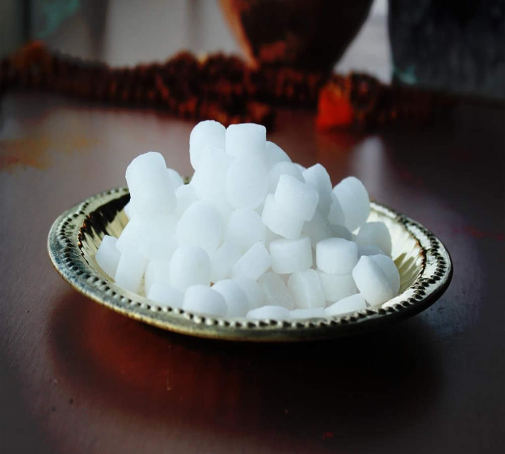 camphor can solve your money problem and vaastu dosh