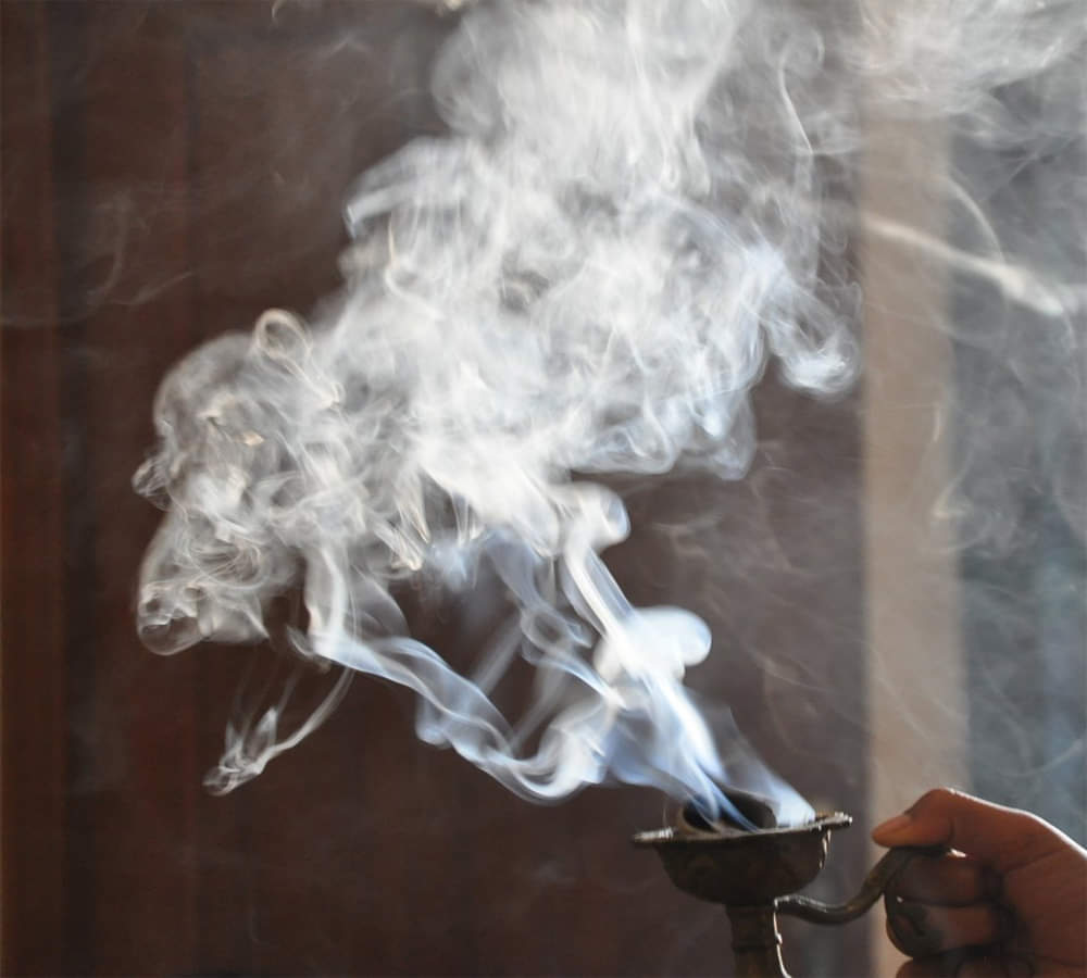 camphor can solve your money problem and vaastu dosh