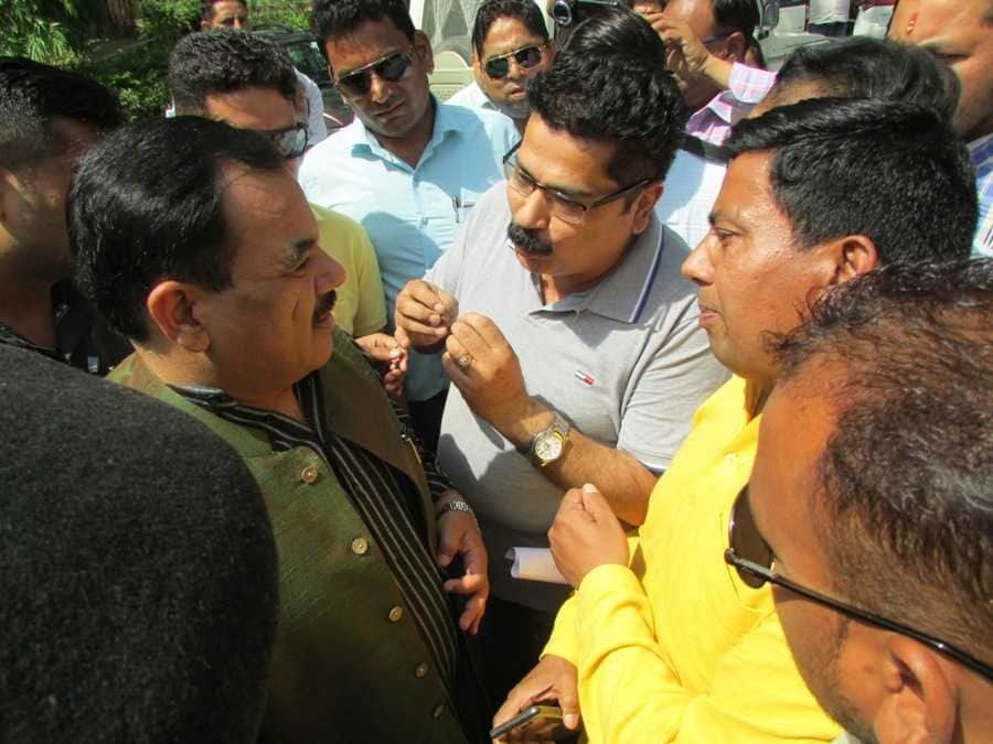 bjp worker bad attitude in program