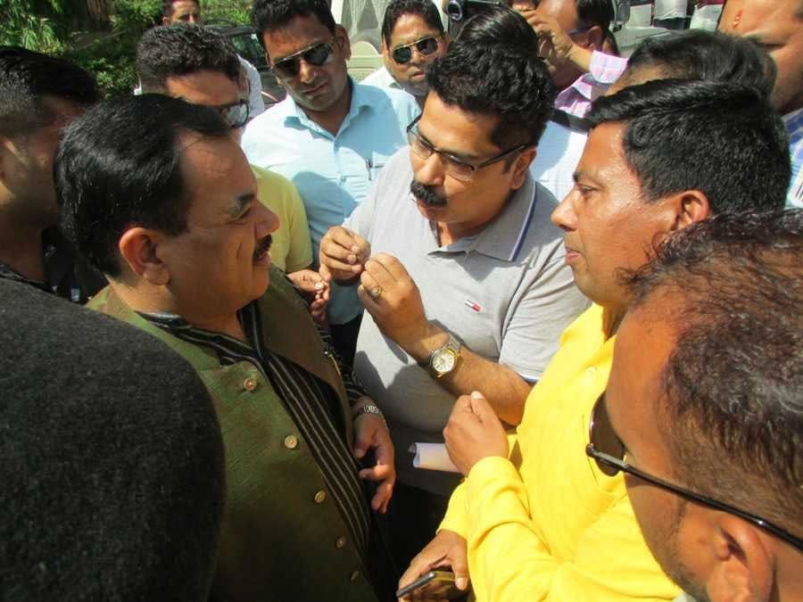 bjp worker bad attitude in program