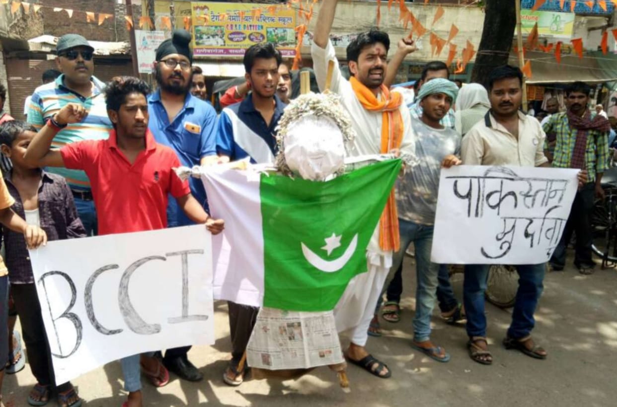 Hindu Jagaran Manch protested against cricket matches from Pakistan, blow the effigy
