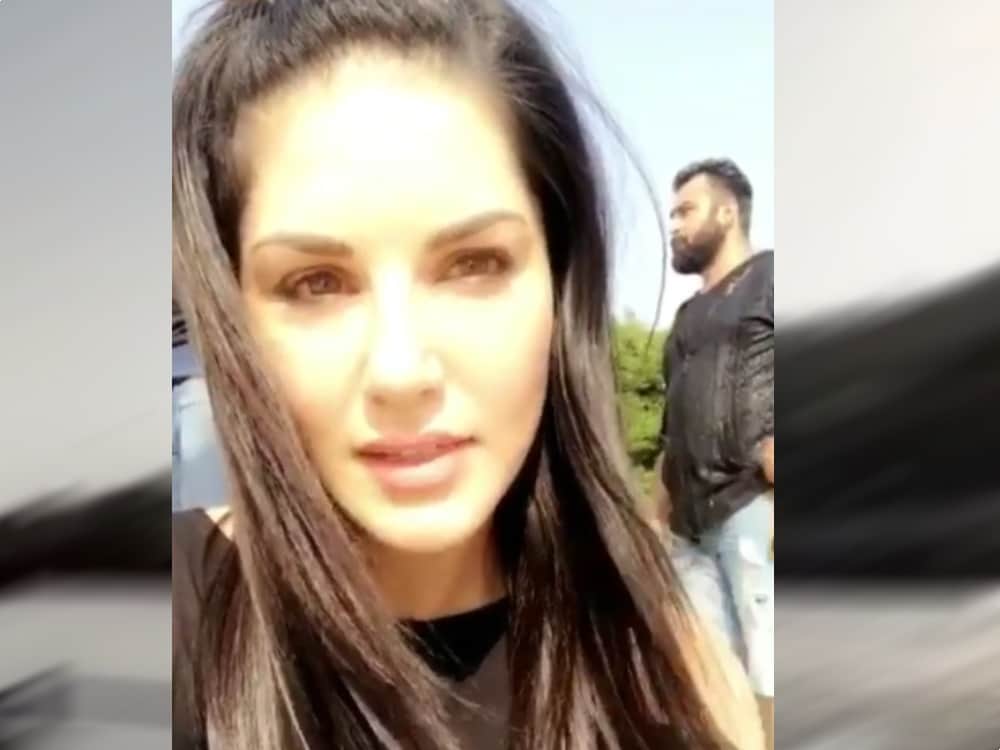 sunny leone reached haridwar ghat 