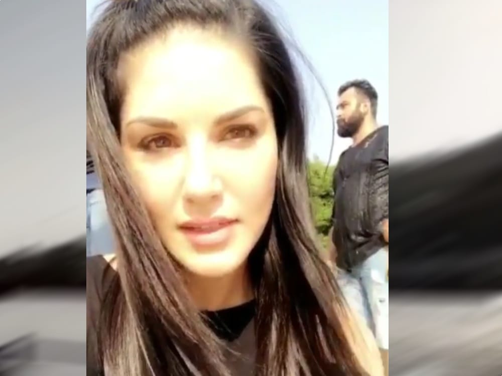 sunny leone reached haridwar ghat 