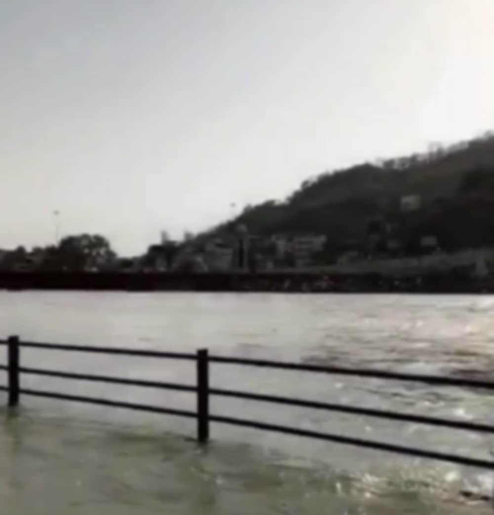 sunny leone reached haridwar ghat 