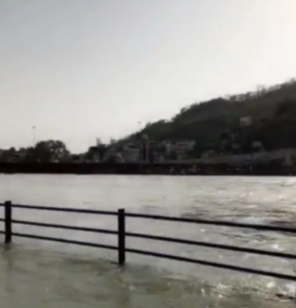 sunny leone reached haridwar ghat 