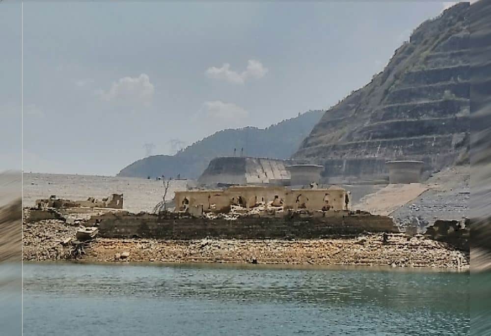 tehri jheel Historical buildings are appear