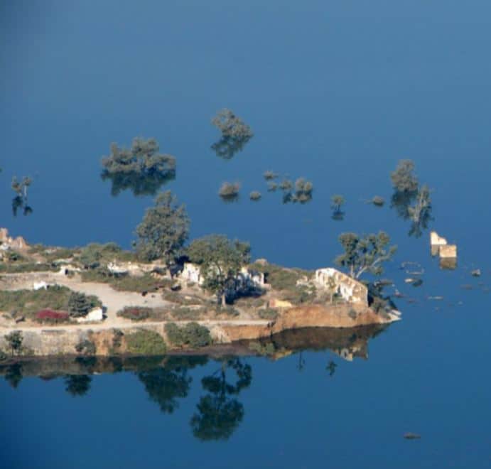 tehri jheel Historical buildings are appear